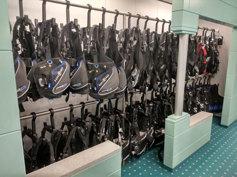 Tauchausrüstung im Tauchshop Berlin Steglitz